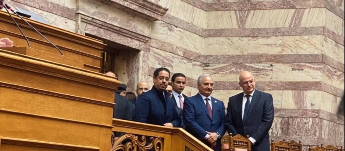 Ο Χαλίφα Χαφτάρ συναντήθηκε και είχε χαιρετισμό με βουλευτή του Πειραιά